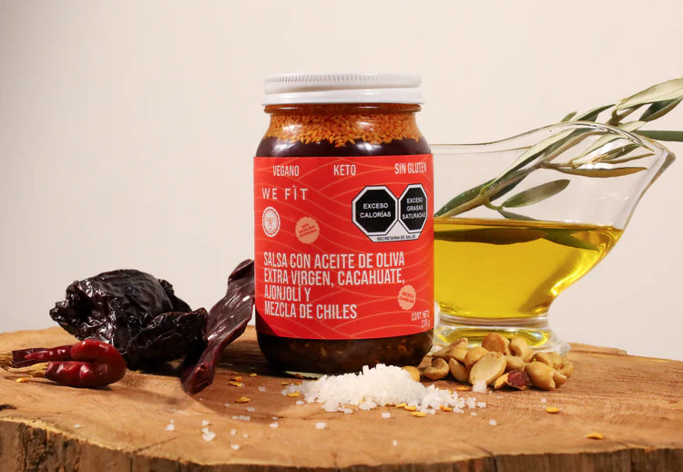Salsa Macha con aceite de oliva extra virgen, cacahuate, ajonjolí y mezcla de chiles 230g