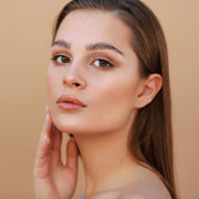 mujer con estilo de vida saludable, productos naturales de bienestar, salud y belleza sostenible