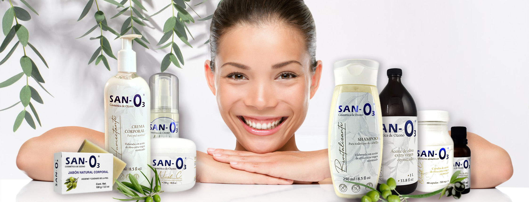 mujer cuida su piel con cosmética de ozono