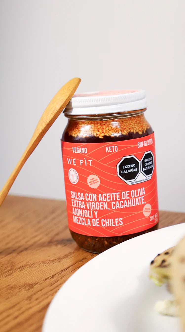 Salsa Macha con aceite de oliva extra virgen, cacahuate, ajonjolí y mezcla de chiles 230g