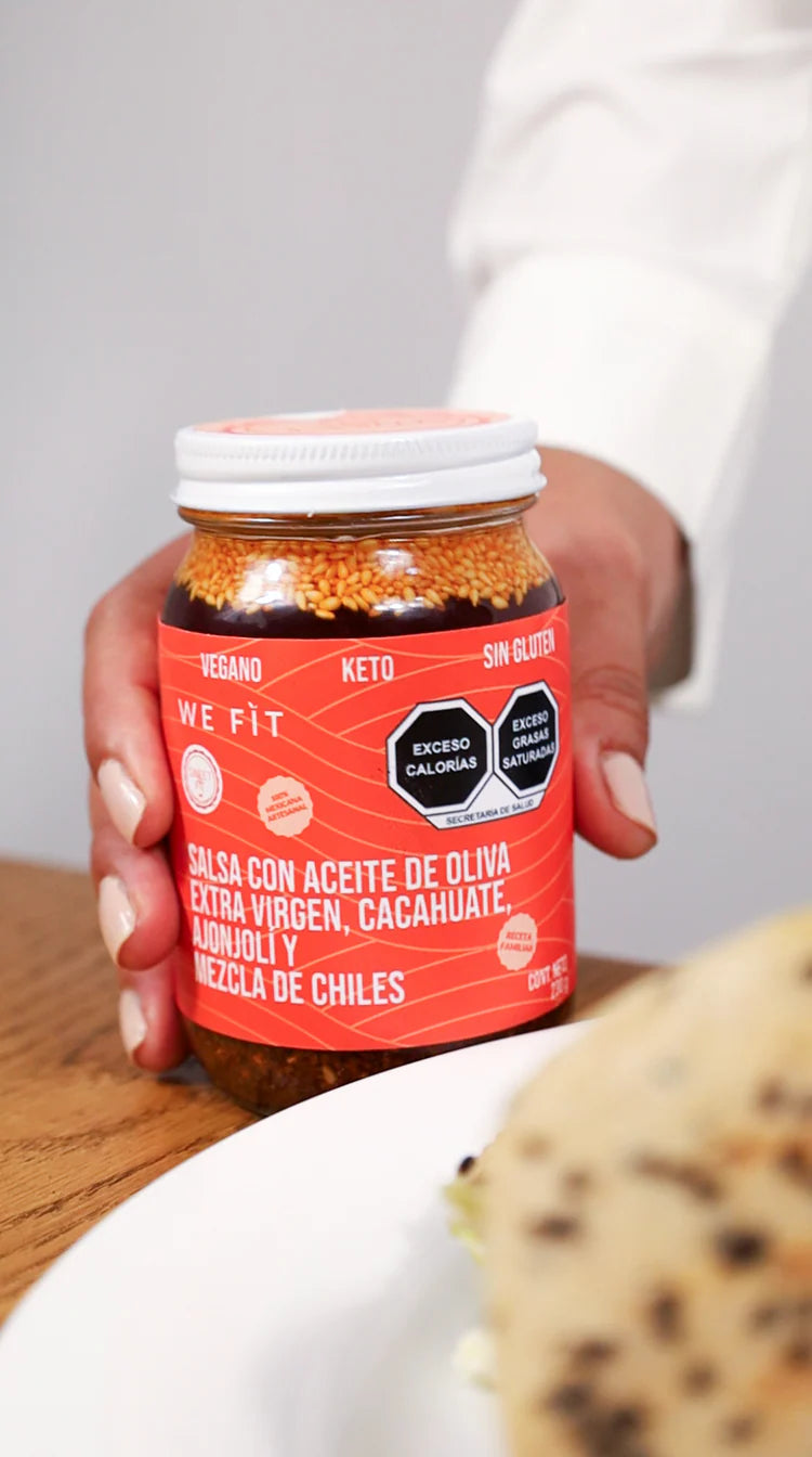 Salsa Macha con aceite de oliva extra virgen, cacahuate, ajonjolí y mezcla de chiles 230g