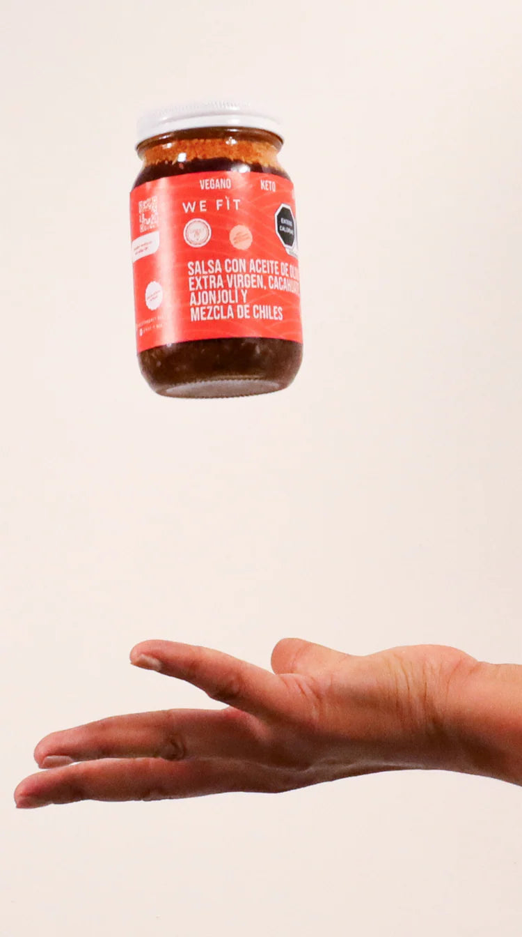 Salsa Macha con aceite de oliva extra virgen, cacahuate, ajonjolí y mezcla de chiles 230g