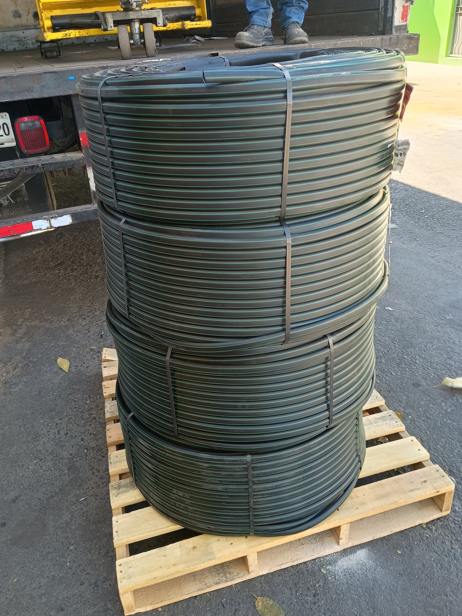 GREEN STRIPE TUBING 16MM (0.540IN ID) 45MIL, 1000FT COIL, WHITE - Bioaplicaciones
