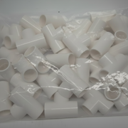 Tee 3/4" PVC cedula 40 (cementar) - caja con 140 piezas uso exclusivo agricola Parazzini M04.75